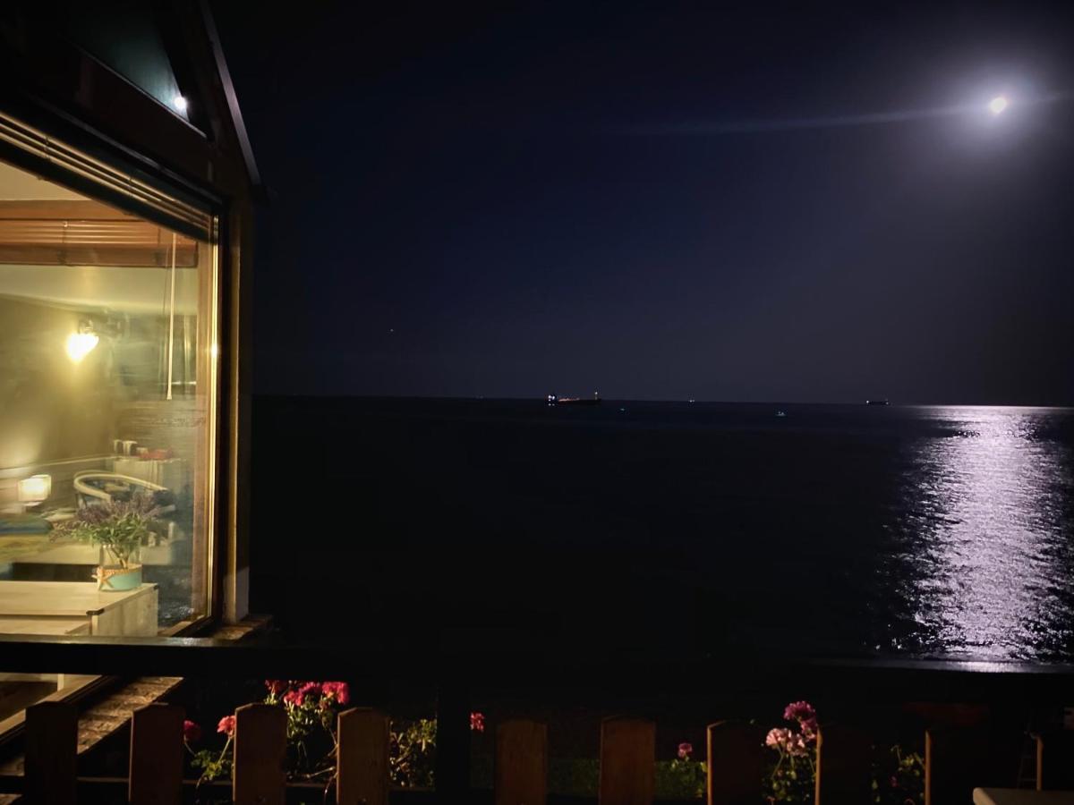 Hemingway Rooms In Happy Beach Várna Kültér fotó