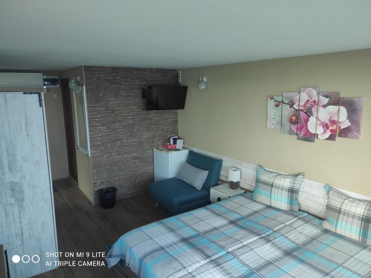 Hemingway Rooms In Happy Beach Várna Kültér fotó