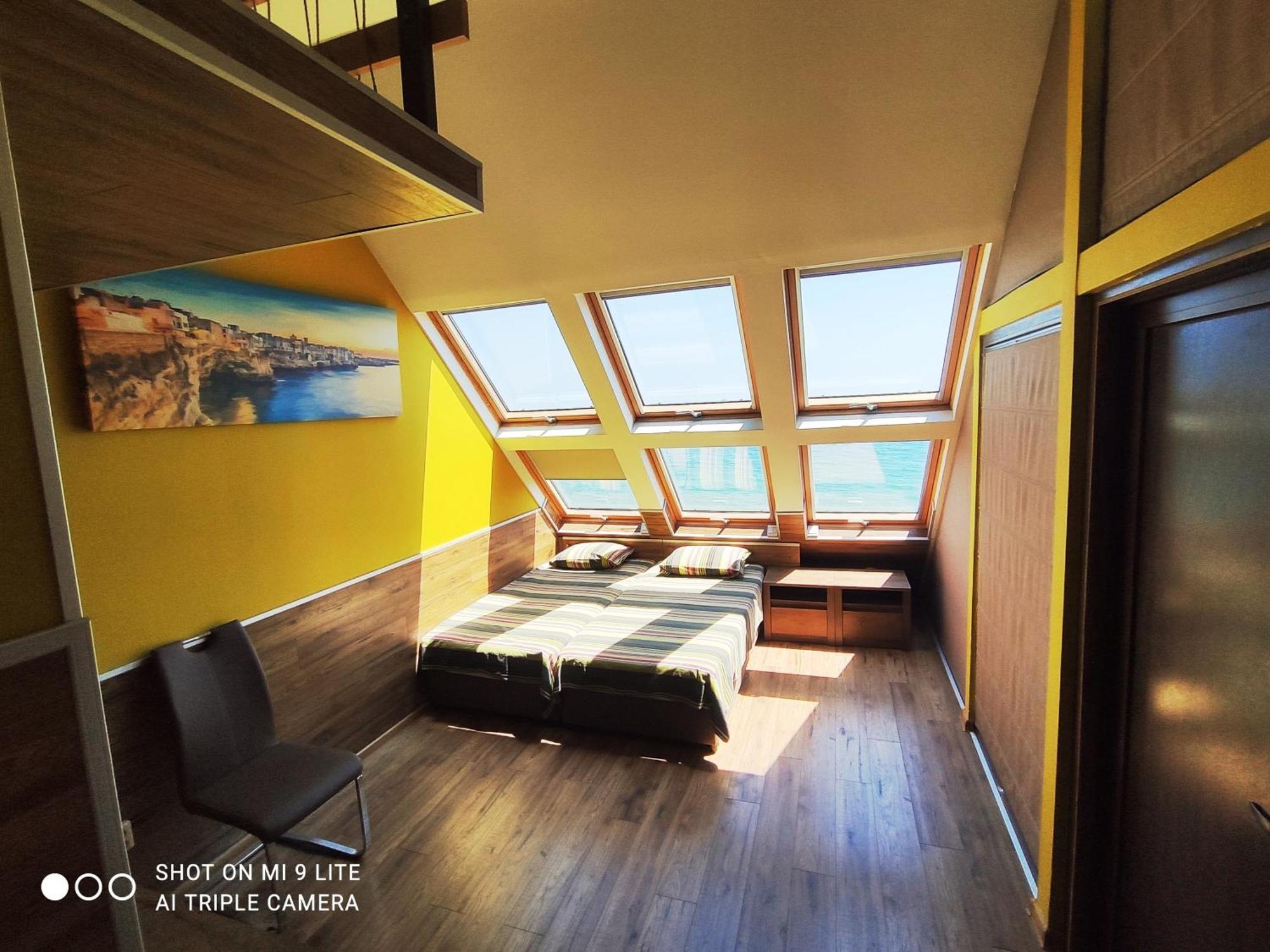 Hemingway Rooms In Happy Beach Várna Kültér fotó