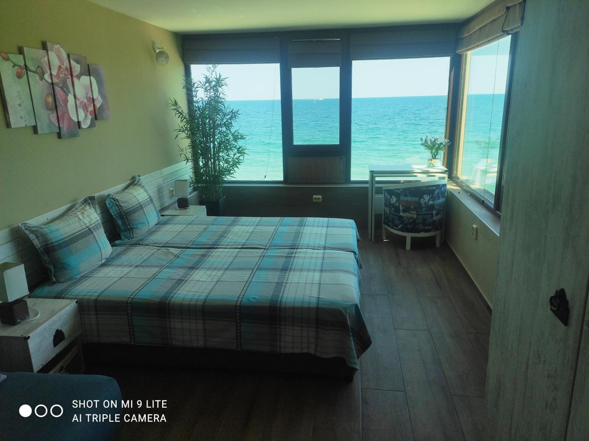 Hemingway Rooms In Happy Beach Várna Kültér fotó