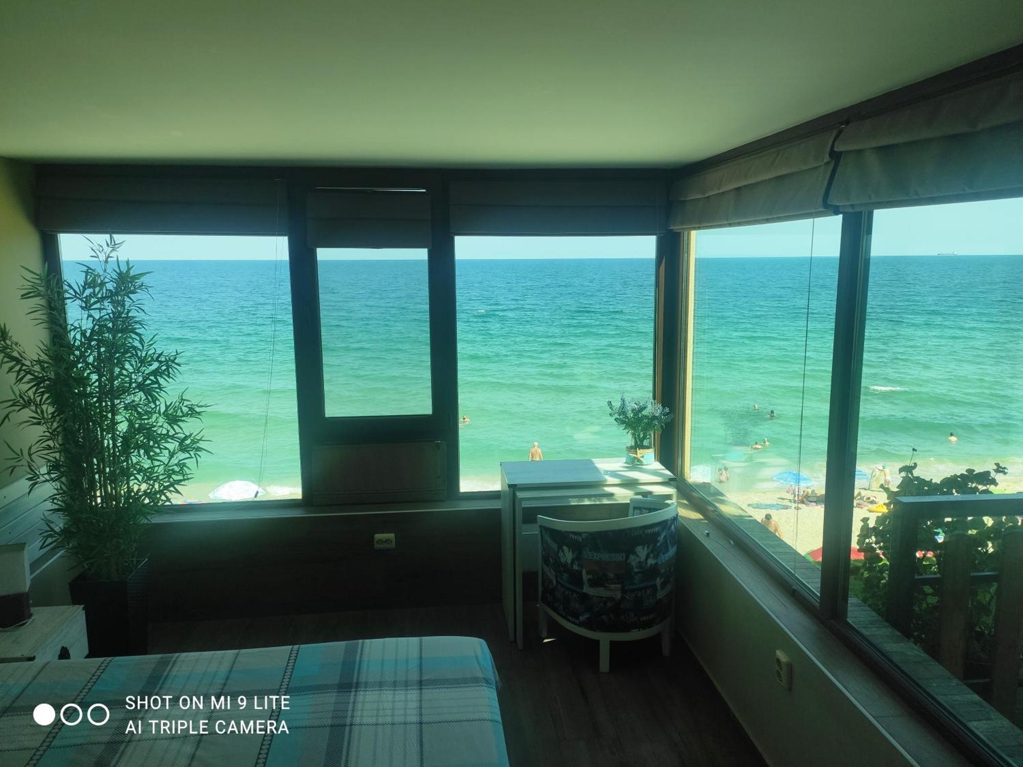 Hemingway Rooms In Happy Beach Várna Kültér fotó